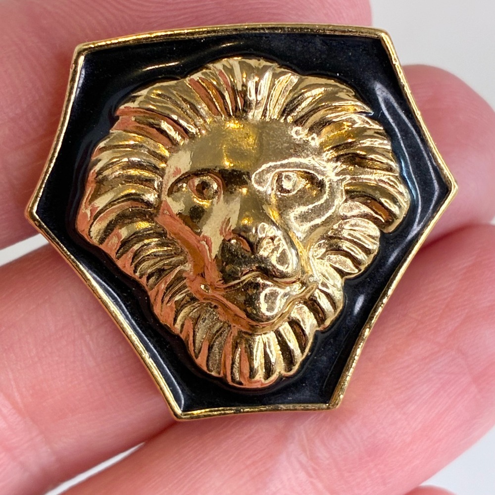 Vintage Avon Lion Head Earrings Gold Tone Black Enamel Shield Studs - Picture 3 of 12